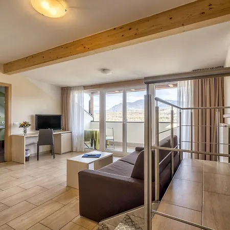 Hotel Weingarten 3*